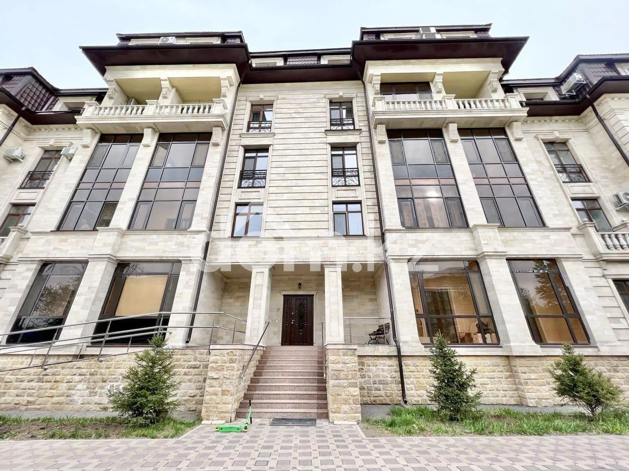 ᐉ Продажа 3-комнатной квартиры , 90 м², г. Караганда, Казыбек би район, ул.  Касыма Аманжолова (Кривогуза), 94/3 — купить по цене 61900000 ₸