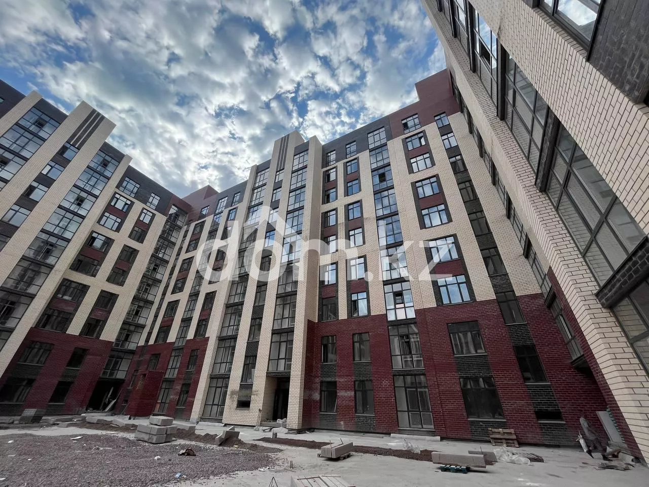 ᐉ Продажа 2-комнатной квартиры в ЖК Атамекен, 64 м², г. Караганда, Казыбек  би район, ул. Камали Дюсембекова (Волочаевская), 83/2 — купить по цене  25000000 ₸